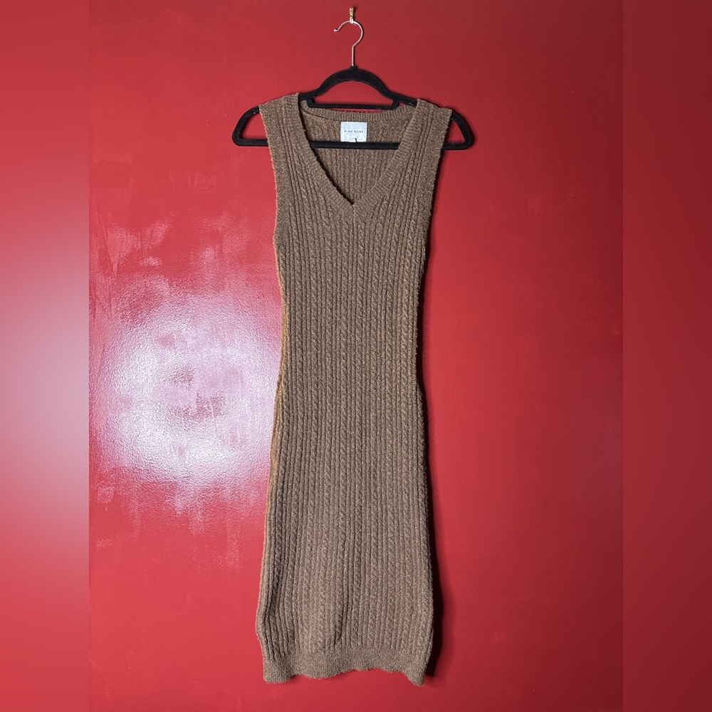 Pink Rose Ribbed V‑Neck Sleeveless Midi Dress in Camel Brown